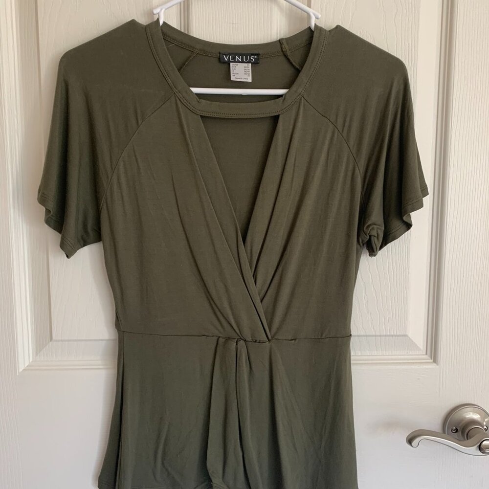 Venus Women's Keyhole V-Neck Short Sleeve Top, Dark Green, size XS NWOT